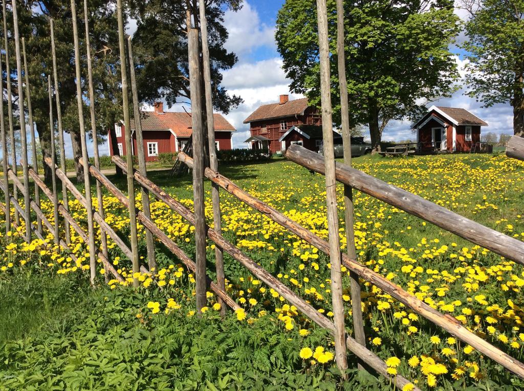 Skyberga Torp Kumla Villa Buitenkant foto