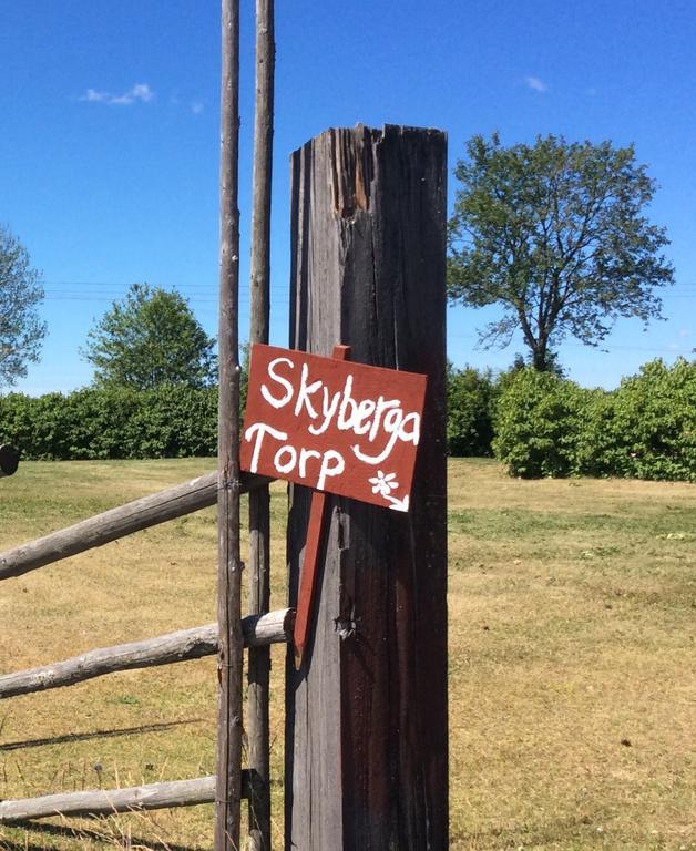 Skyberga Torp Kumla Villa Buitenkant foto