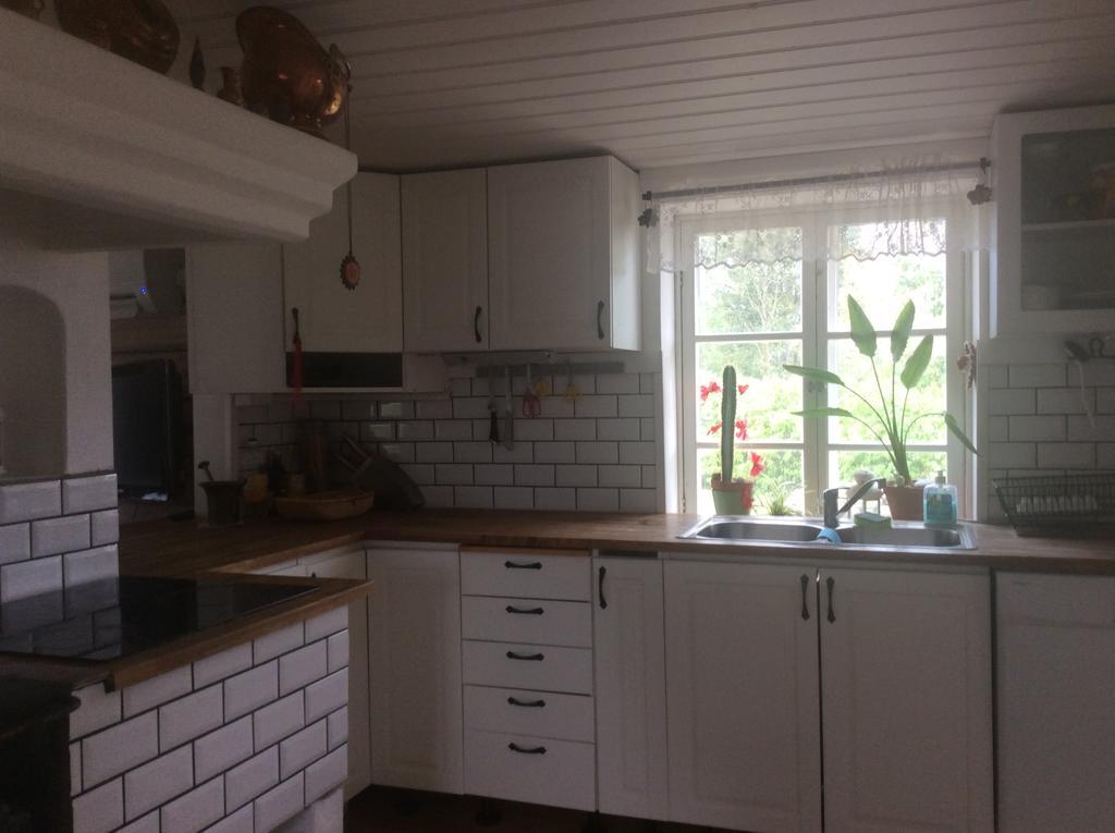 Skyberga Torp Kumla Villa Buitenkant foto